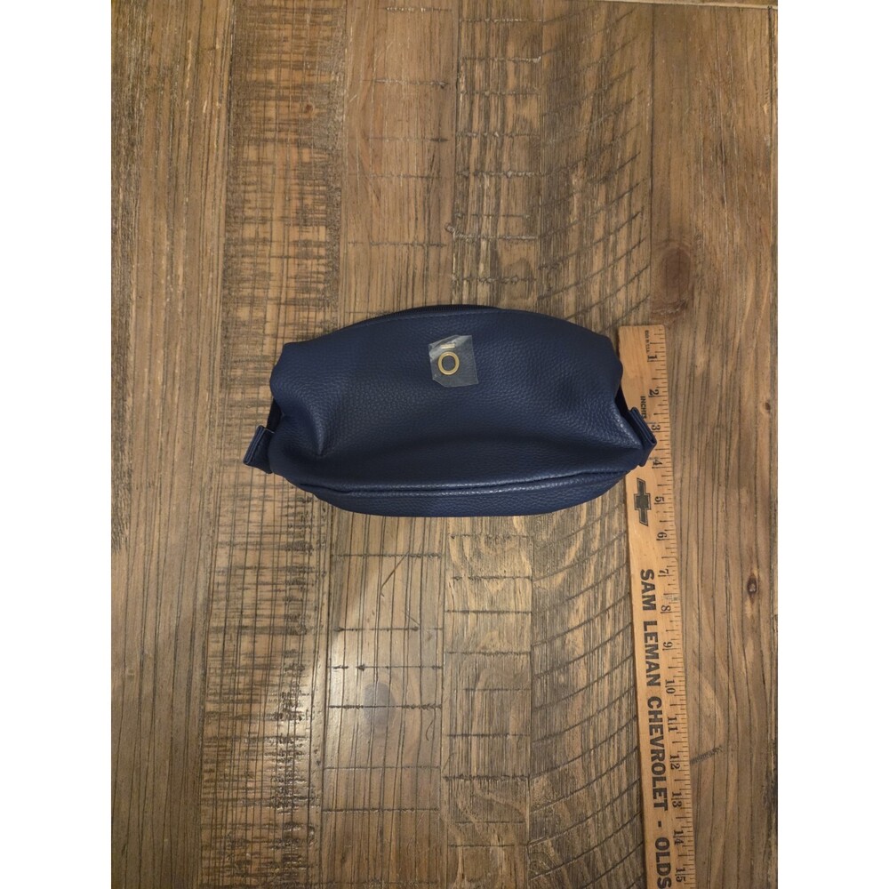 doTERRA Yarrow Pom pouch has a pebble-grain texture and durable construction